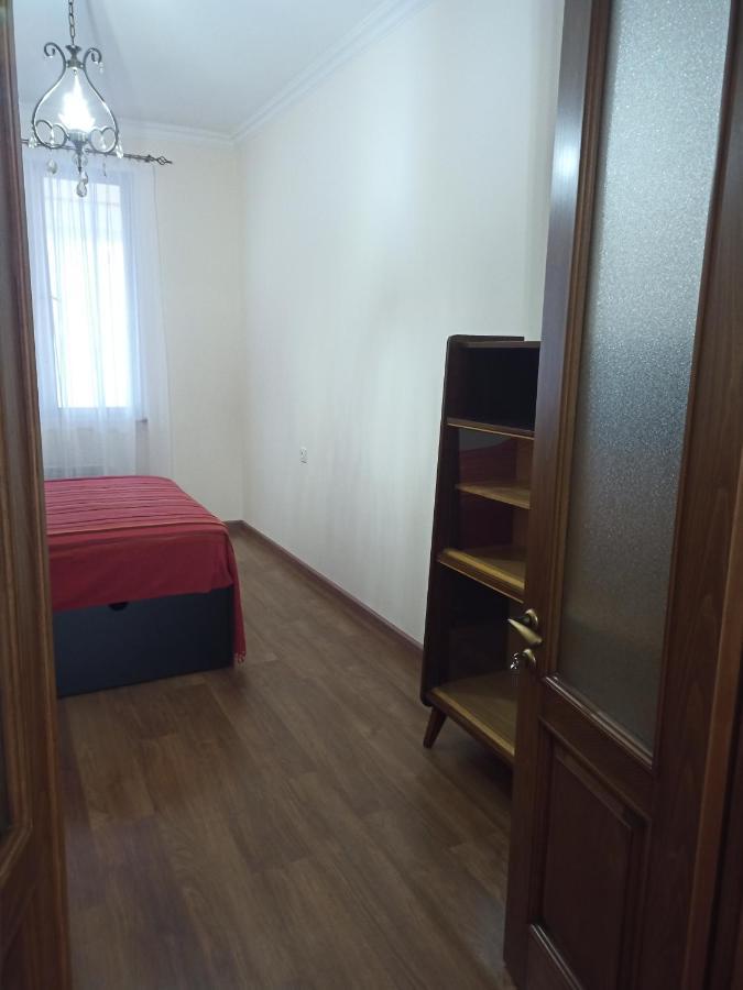 Spacious One Bedroom Apartment In The City Centre Jereván Kültér fotó