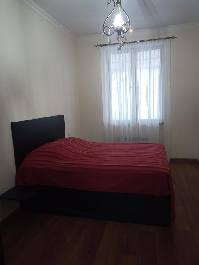 Spacious One Bedroom Apartment In The City Centre Jereván Kültér fotó
